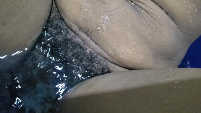 Lovemina: Rekaman seks istri hot dengan memek berbulu lagi asik dientot...