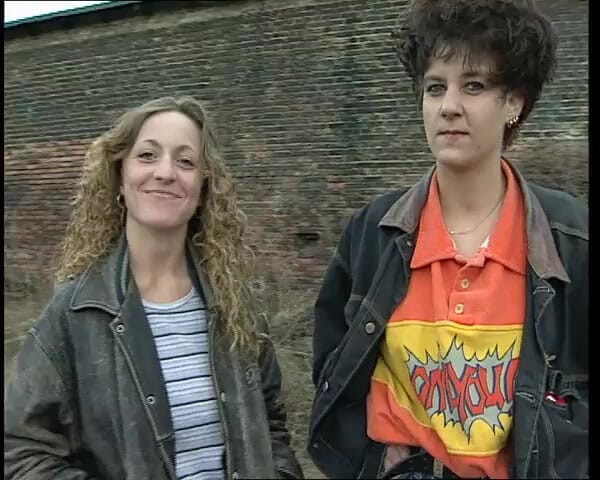 YOUR FIRST PORN: Perverse stiefzussen concurreren bij het aftrekken