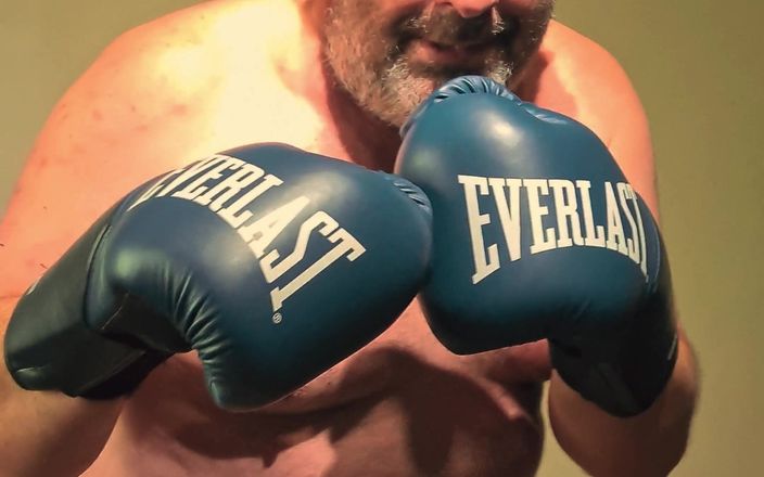 Combat and fetish: Silver daddy boxer vs você parte 2