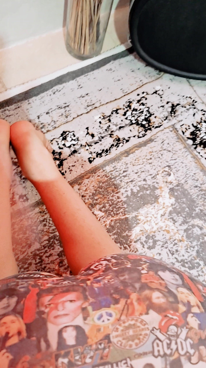 Miss lilith: Älskarinna förödmjukar sin slavfot & skodyrkan utbildning med krage inhemsk BDSM...