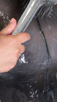 Kalın naylondan yapılmış 342 bodystocking krem şanti içinde sırılsıklam! Benimle duş al lütfen!