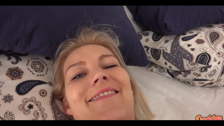 Daddys Luder: Masturbându-se până la orgasm cu spermă în cur