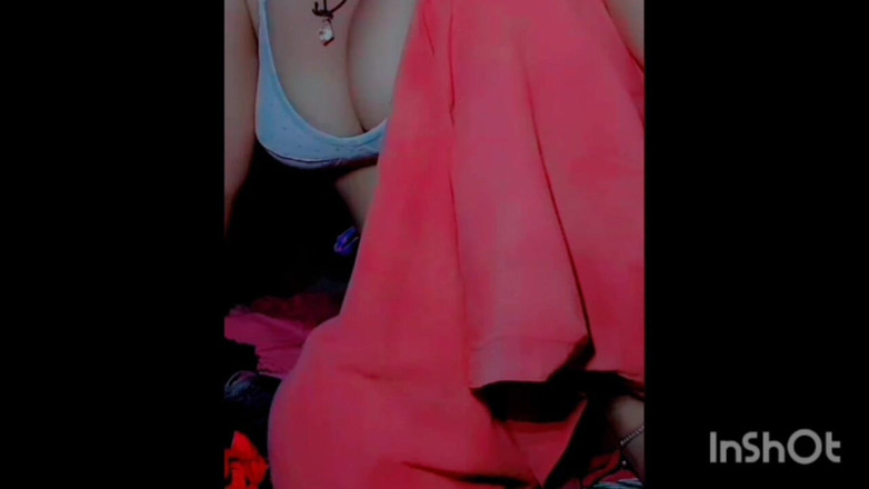 TricolorMusic3: Bella ragazza si sditalina la figa prima di andare a...