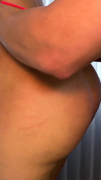 Latina s velkým zadkem to bere do obou děr