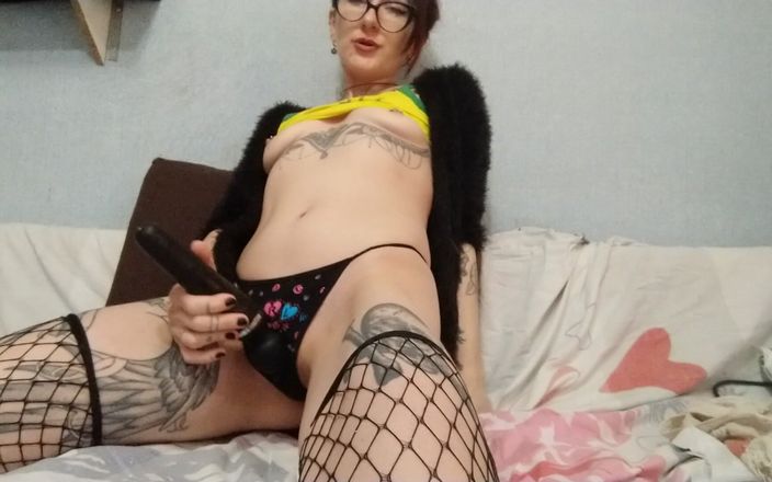 HellENXxOo: Masturbare super excitată și orgasm intens