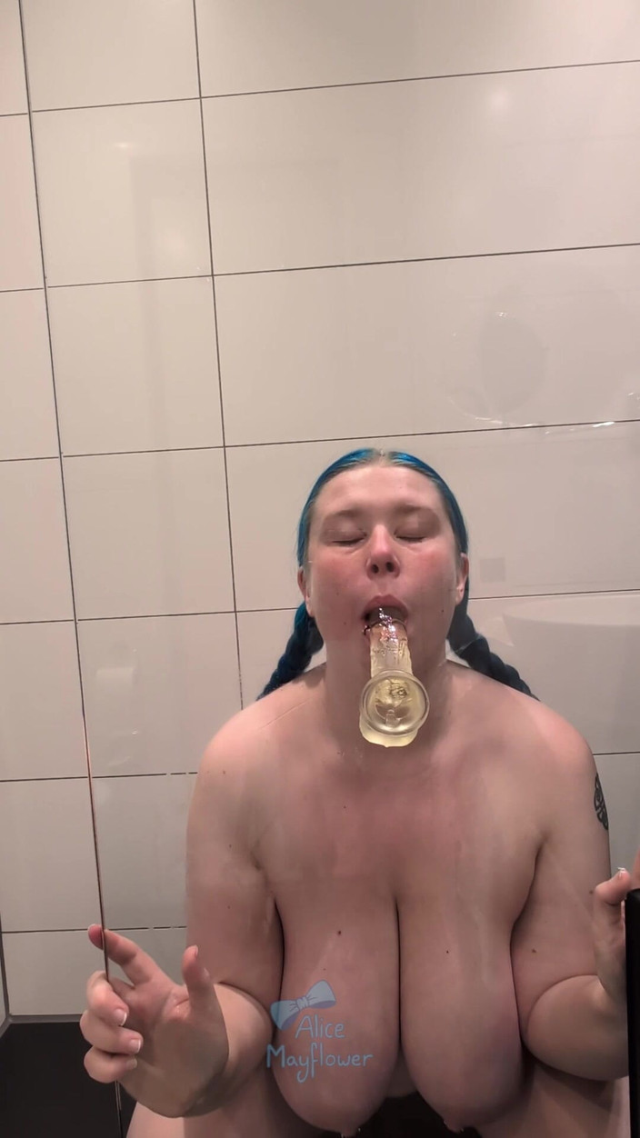 Alice_Mayflower_Scottish: Ngentot di kamar mandi n suck- gadis solo