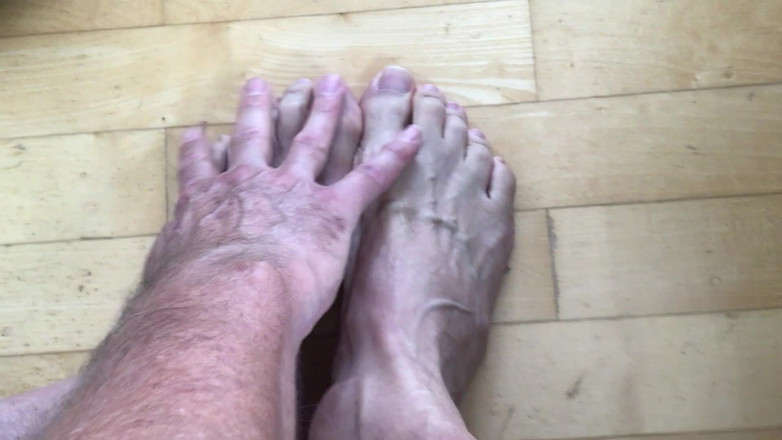 Best Ager: Foot and Toe Play