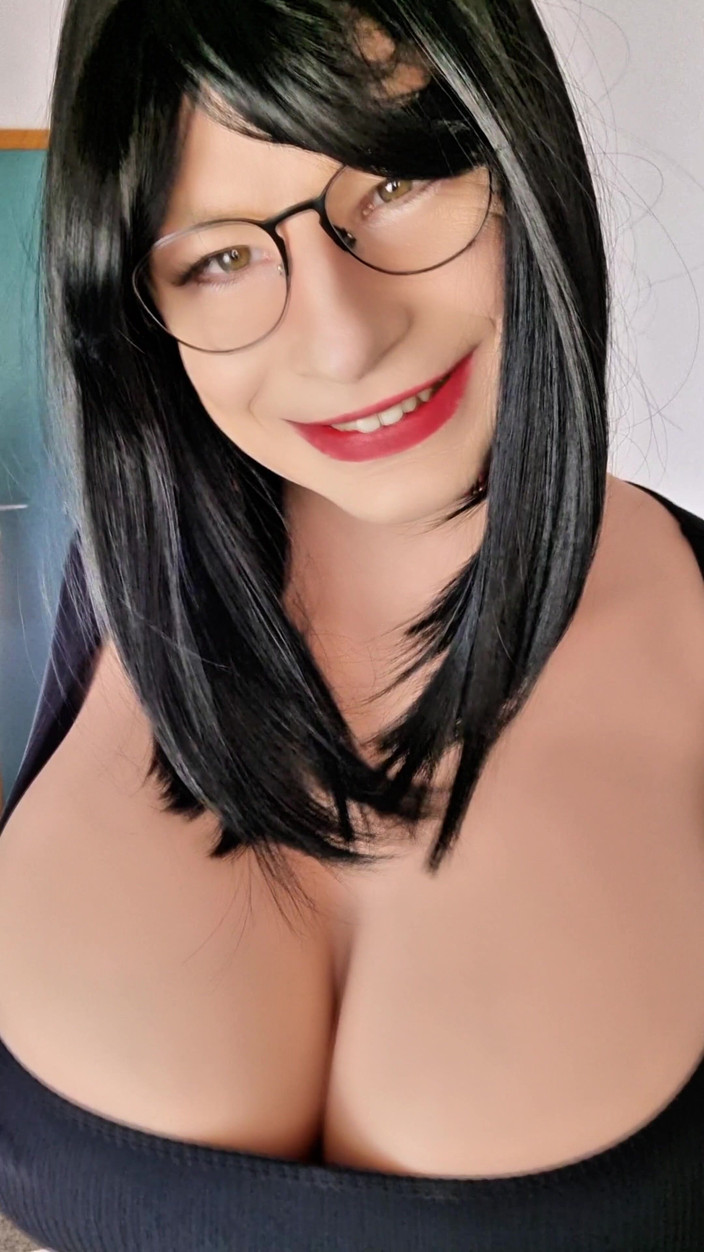 Sissy Adventures: Blanche-Neige mange sa pomme