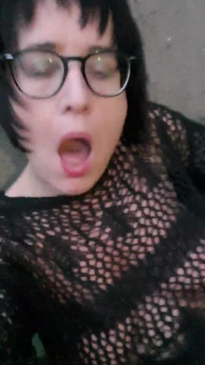 JulieEroticDress: Nô lệ phun nước mạnh ngoài trời