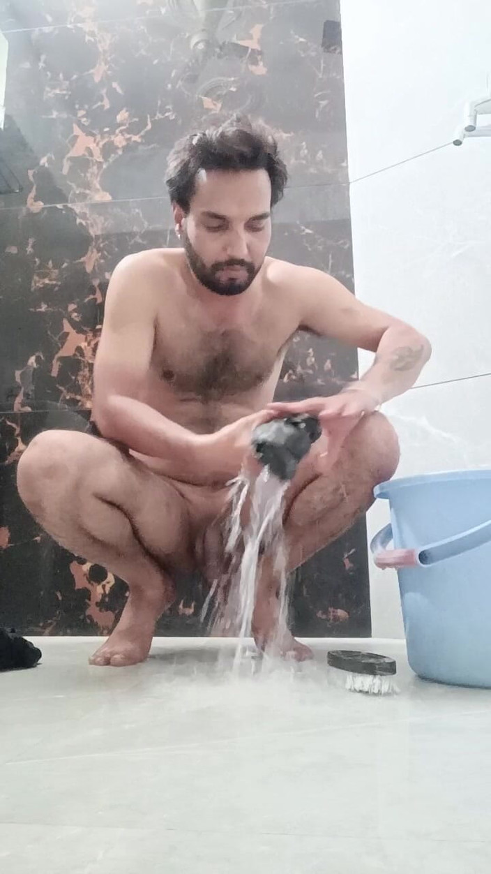 Rajasthani-old-lover: Indischer desi-mann im badezimmer