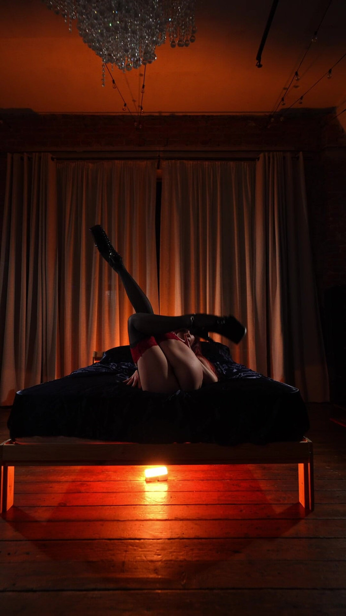 Renata Fox: The Hottest Dance Right on the Bed