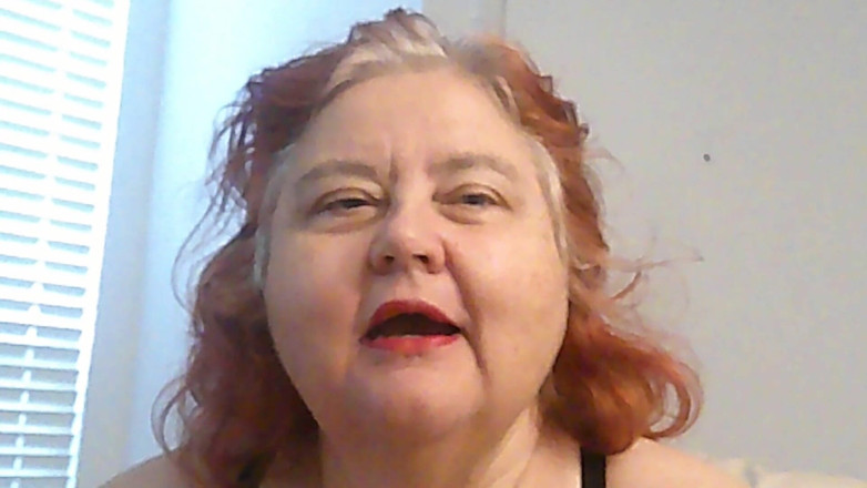 BBW nurse Vicki adventures with friends: แชทลิปสติกตัวจิ๋วแต่งตัว