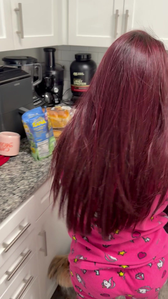 TefyLove20: Uma bunda grande para seu pau humilhado.