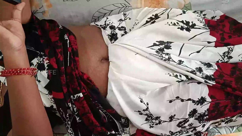 Luxmi Wife: La moglie ottiene un orgasmo di punta che scorre dalla...