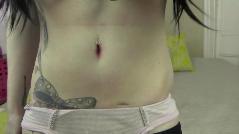 Quinn brooks: Stroke to My Belly Button