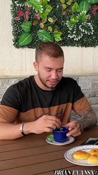 Rambut Merah dengan Tindik Payudara Memberi Saya Kopi, Panat Besar, Vagina Merah Muda dan Blowjob - Andrea Castro & Brian Evansx