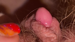 Cuteblonde666: Detailní záběr na extrémní obrovskou chlupatou klitorisovou kundičku