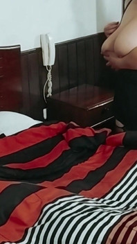 Madrastra folla en la cama, solo fans en cámara lenta, montada inversa