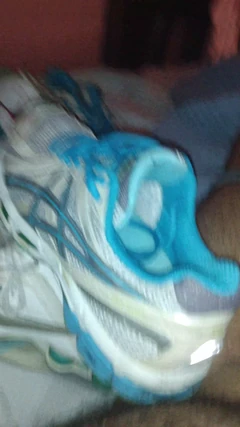 Ich liebe es, meine sneaker-kollektion zu ficken