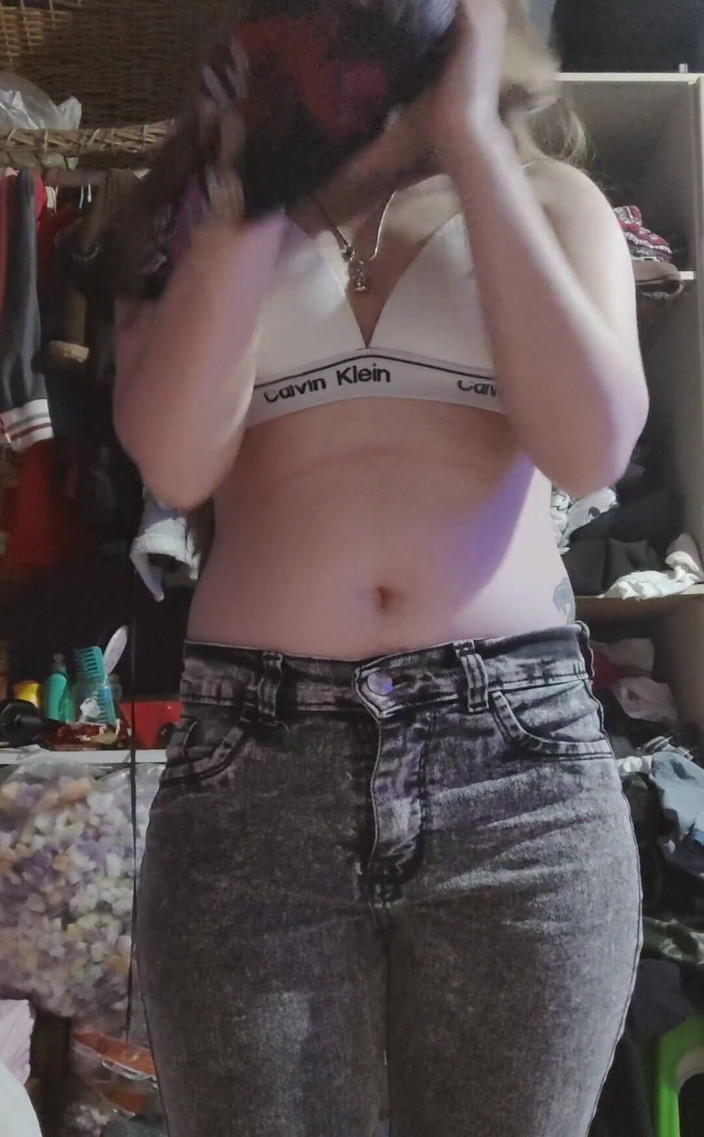 RavenHearth666VIP: Jeans Striptease.