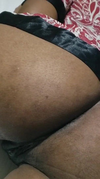 Ce cul rose demande une fessée amateur maison plus intense et du sexe hardcore