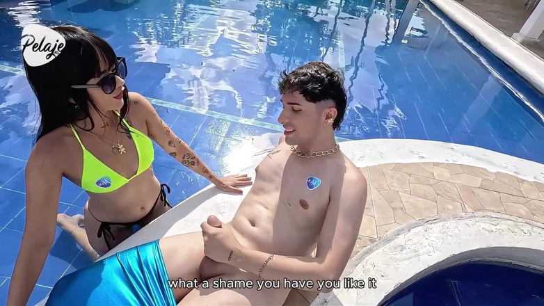 Pelaje mix: 悲しいラティーナが人魚を見つけ、彼のペニスをしゃぶってセックスしようと決めます。