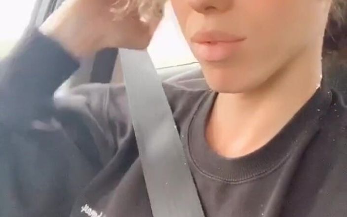 Tia Tizzianni Productions: Вы думаете, что другие водители знают, что мой клитор заблокирован, а моя задница подключена?
