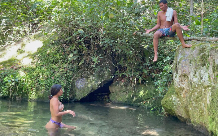 Saraymike: 我操了不知名的拉丁女孩，而她则在湖里好好地潜水