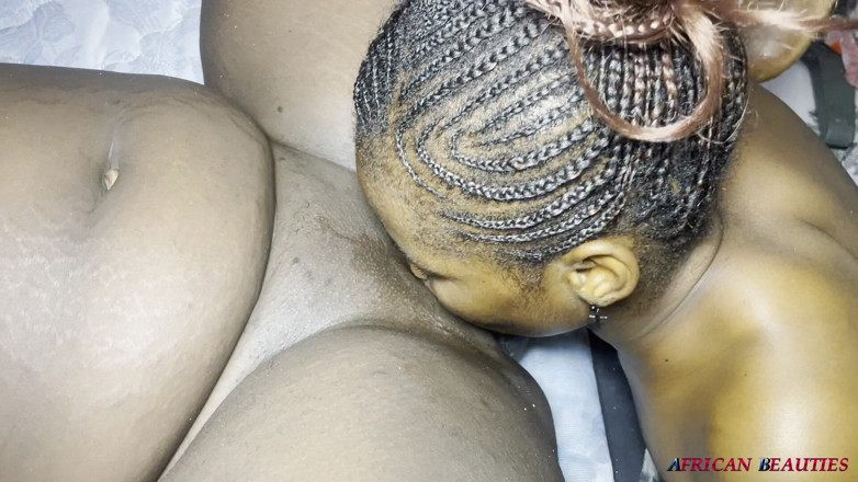 African Beauties: Keskin lezbiyen kaltaklar birbirlerinin üstüne çıkıyor