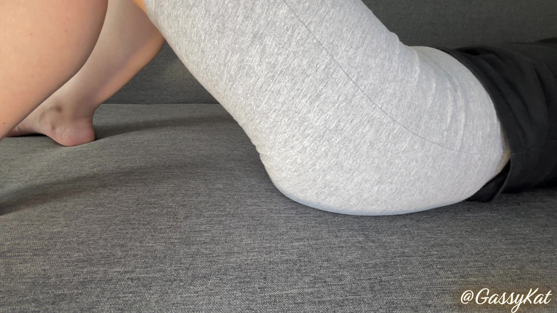 GassyKat: kentut sudut pandangan pertama - dikongkek busuk terus ke muka awak