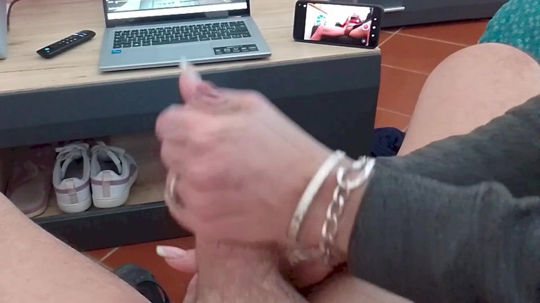 LauraOnHeels: MILF पीओवी handjob सह शॉट के साथ संकलन