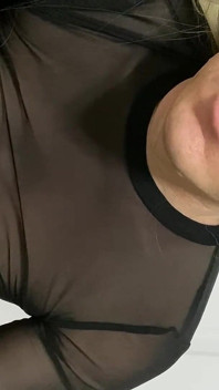 La travestita madison travestita si struscia per andare a giocare con il cazzo e la figa
