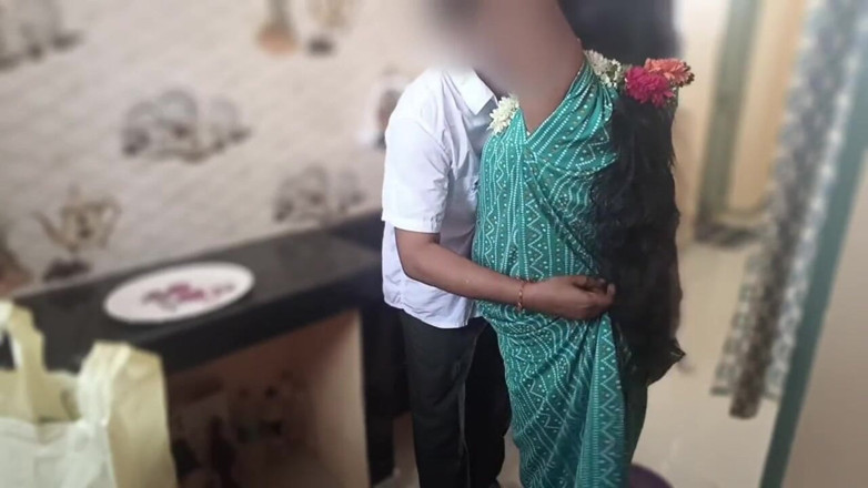 Telugu-fuckers: Дези мачеху трахнули на кухне, я трахнул ее к сюрпризу, пока она готовит.