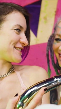 Anuskatzz ile çift metal dildo lezbiyen eğlencesi