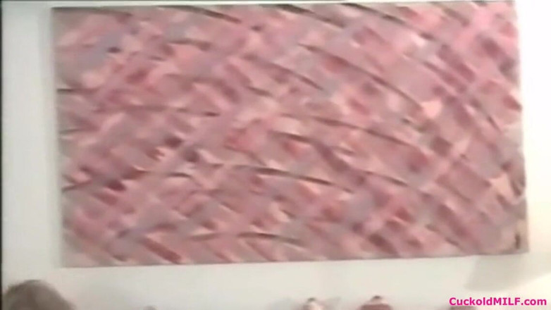 Cuckold MILF: Зрадлива мамка - зрадлива мамка, ми всі про гру рогоносця. Ми з друзями хардкорні свінгери і хотіли б зустрітися з новим