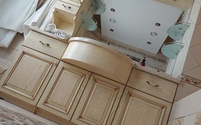 GinnaGg: Bañé mi jungla en un jacuzzi. Mujer peluda Mojada