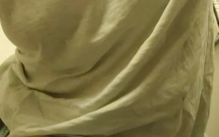 Hairy couple: Very Risky Pee Video in the Airplane During Flight
