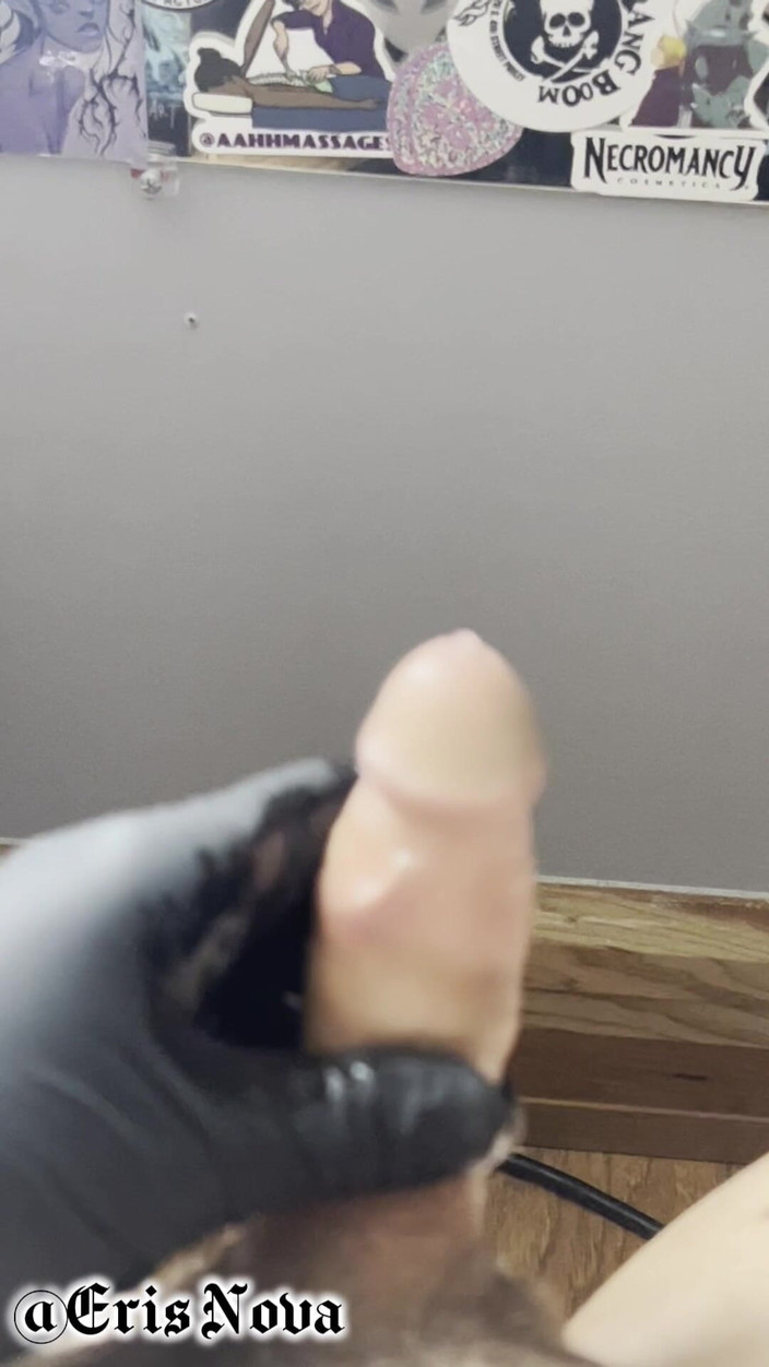 Eris Nova: Goth Tgirl si to dělá s latexovými rukavicemi