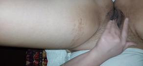 Lesbian-candys: Kita panas melancap pepek berbulu basah kami bersama-sama dalam sudut...