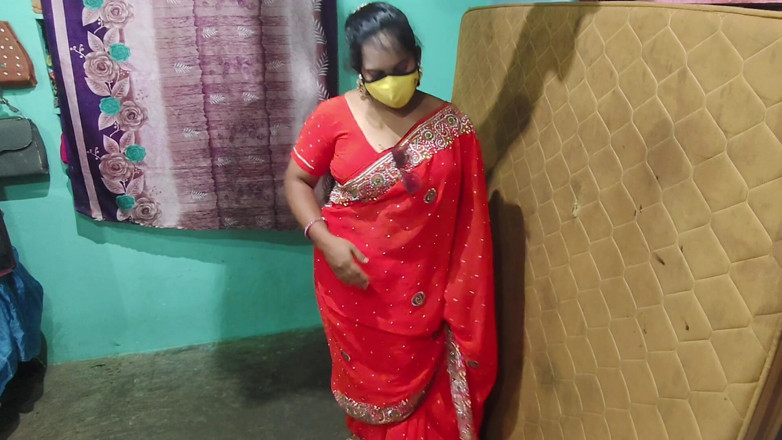Gulaab: vah naach rahi hai aur mere land ko mahaaraani banaane...