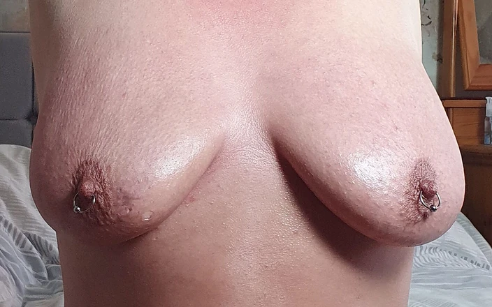 Insatiableme: 애널 후크와 외계인 딜도