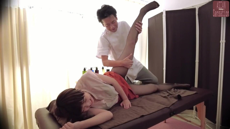 J-Cams: Relentless Pounding - She Is Already Climaxing but the Chiropractor Keeps...