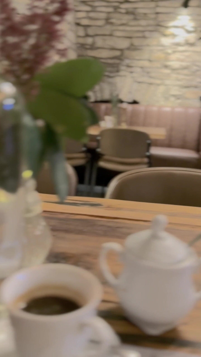 Sonya Pretty: Žádné kalhotky v kavárně