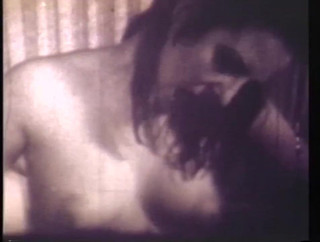 Vintage megastore: submisivní lesbická trojka