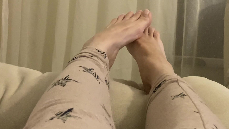 Niki studio: Uctívejte mé ponožky a nohy před spaním čas