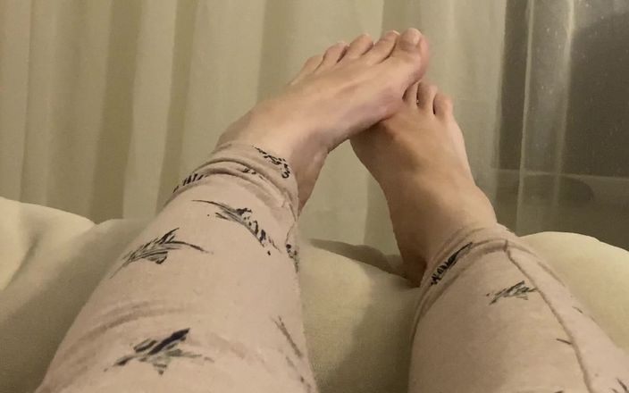 Niki studio: Worship My Socks and Feet Before Bed Time