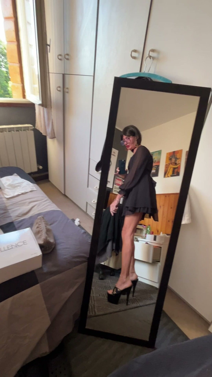 Andreina Naty: Prove Di Atteggiamento Sexy