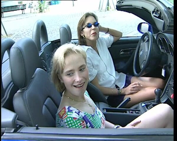 YOUR FIRST PORN: Zwei Geile Lesbische Muschis - Dwie napalone cipki lesbijek