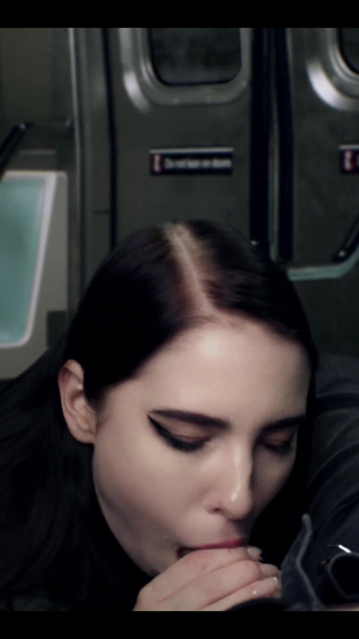 MollyRedWolf: Bonita estranha me chupou no trem - Mollyredwolf