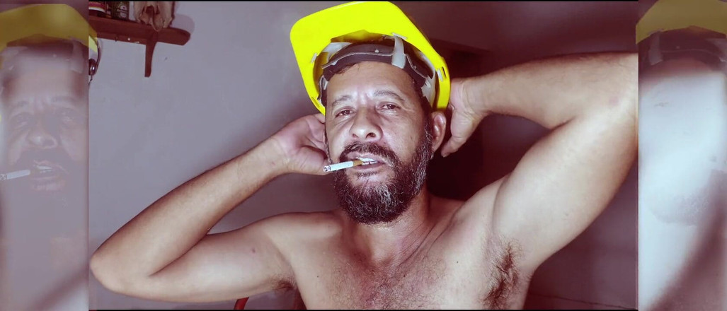 Stink HairyMale: Ein Mann, der raucht